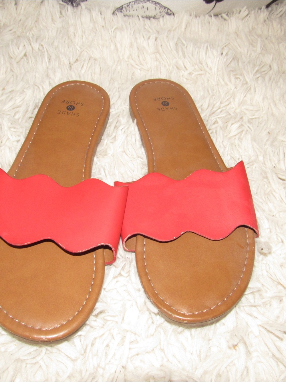 Shade & Shore Women’s Coral Scalloped Slide Sandals